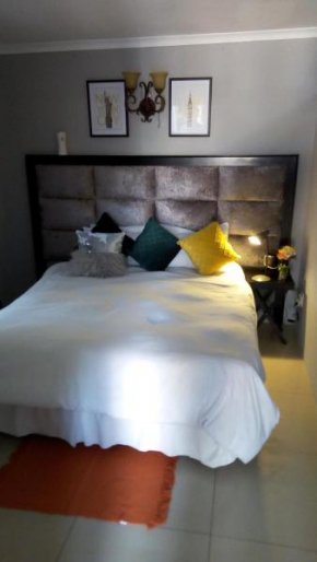 Гостиница Bruno Comfort Suites  Йоханнесбург